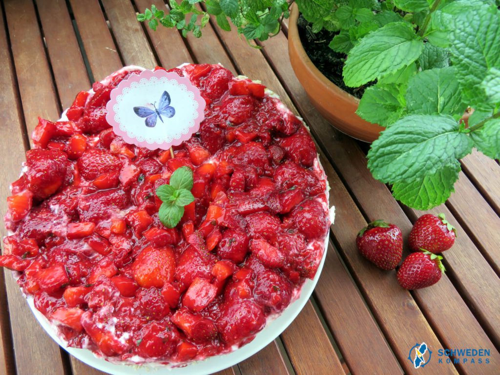 Schwedische Erdbeertorte für Mittsommer